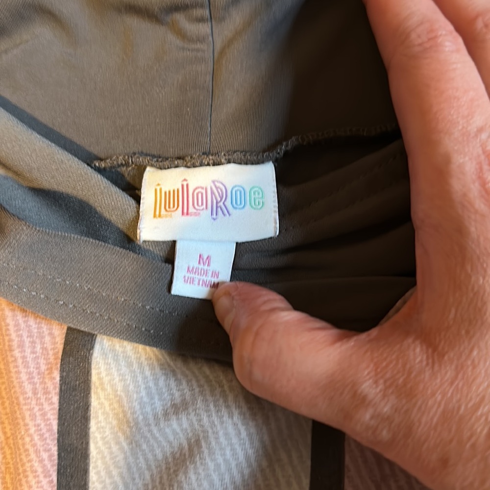 LulaRoe Amber - Picture 3 of 6
